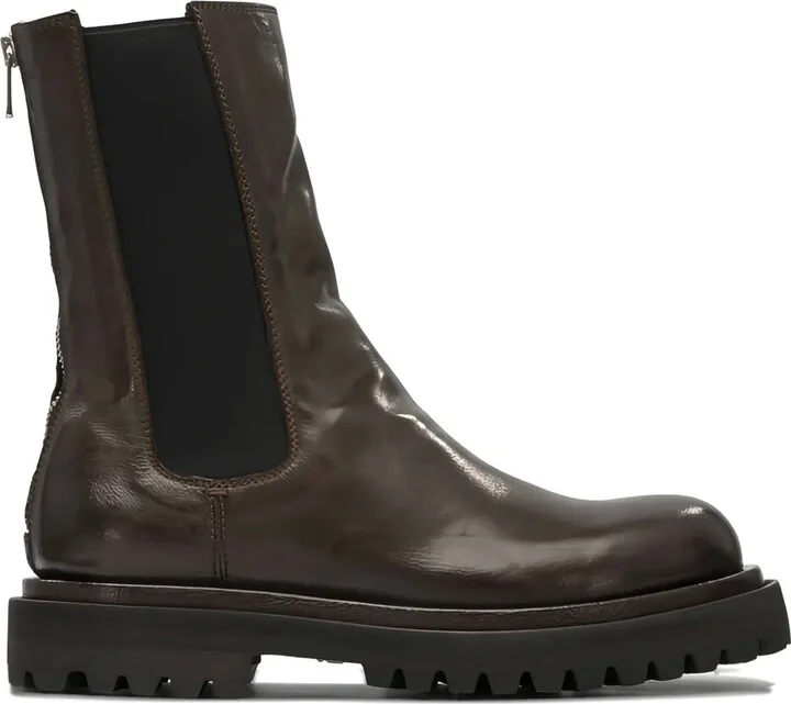 zip-fastening Chelsea boots
