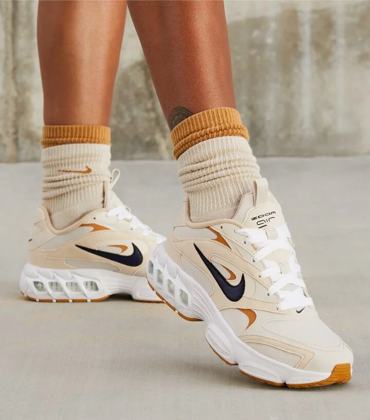 Zoom Air Fire Sneaker - Image 2