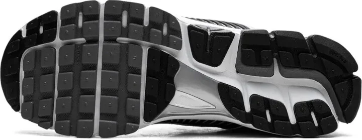 Zoom Vomero 5 SE SP "Black/Metallic Silver" sneakers - Image 4