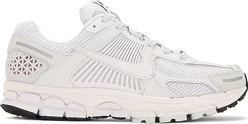 Zoom Vomero 5 Sp Sneakers in Vast Grey, Black. & Sail