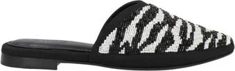 Zyne Woman Mules & Clogs