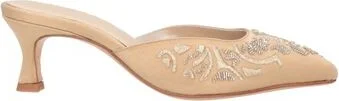 Zyne Woman Mules & Clogs